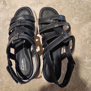 Clarks size 11 wide black sandals